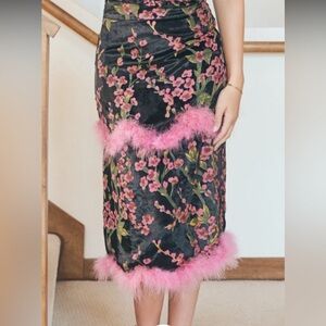 Raven Burnout Floral Print 

Floral Velvet Skirt with Pink Trim